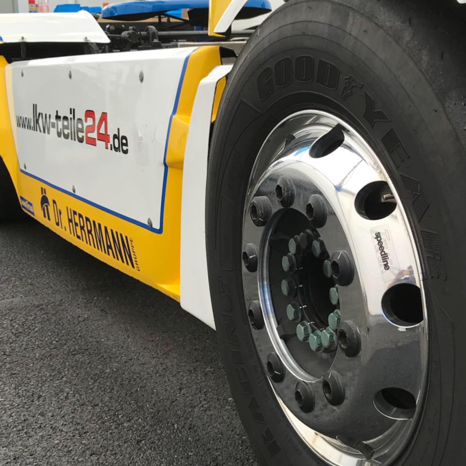 IVECO Renntruck Seitenansicht